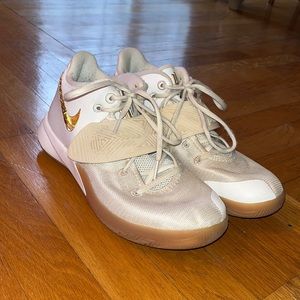 Nike Kyrie Flytrap 3 ‘White Metallic Gold Gum’